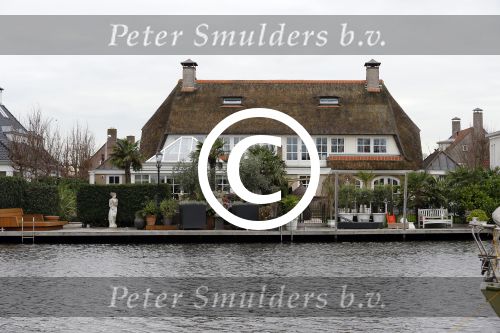 Aalsmeer 2 december 2015
Gerard Joling zou het huis van zijn manager Wino Omtzgt hebben gekocht.