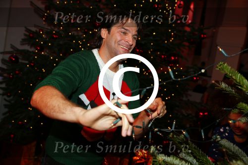 Hilversum 7 december 2015
Event Sky radio met kerstboom. De olgende bn ers doe mee.
 Xander de BuisonjÃ© & Sharon Doorson (dance4life), Barry Atsma (Diabetes Fonds) & Do (Stichting DON), Mari van de Ven & Dyanne Beekman (Hartstichting), Beau Schneider & Ruud Feltkamp (KWF Kankerbestrijding), Roel van Velzen & Roos MoggrÃ© (MasterPeace), Anouk Smulders & ManuÃ«la Kemp (Ruby and Rose), Ellen ten Damme & Henk Schiffmacher (Stichting Vluchteling), Bartho Braat & Lone van Roosendaal (Trombosestichting) en Danny de Munk & Vivian Reijs (Voedselbanken Nederland).
Vakjury
De vakjury bestaat dit jaar uit voorzitter Nance Coolen (presentatrice en winnares van CTFC 2014), Fred van Leer (kledingstylist en presentator) en Pascal Koeleman (ondernemer en jurylid van SBS 6\' Hollands Beste Bloemstylis