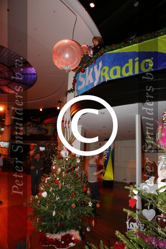 Hilversum 7 december 2015
Event Sky radio met kerstboom. De olgende bn ers doe mee.
 Xander de BuisonjÃ© & Sharon Doorson (dance4life), Barry Atsma (Diabetes Fonds) & Do (Stichting DON), Mari van de Ven & Dyanne Beekman (Hartstichting), Beau Schneider & Ruud Feltkamp (KWF Kankerbestrijding), Roel van Velzen & Roos MoggrÃ© (MasterPeace), Anouk Smulders & ManuÃ«la Kemp (Ruby and Rose), Ellen ten Damme & Henk Schiffmacher (Stichting Vluchteling), Bartho Braat & Lone van Roosendaal (Trombosestichting) en Danny de Munk & Vivian Reijs (Voedselbanken Nederland).
Vakjury
De vakjury bestaat dit jaar uit voorzitter Nance Coolen (presentatrice en winnares van CTFC 2014), Fred van Leer (kledingstylist en presentator) en Pascal Koeleman (ondernemer en jurylid van SBS 6\' Hollands Beste Bloemstylis