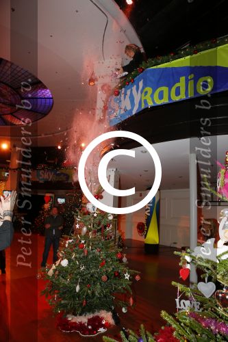 Hilversum 7 december 2015
Event Sky radio met kerstboom. De olgende bn ers doe mee.
 Xander de BuisonjÃ© & Sharon Doorson (dance4life), Barry Atsma (Diabetes Fonds) & Do (Stichting DON), Mari van de Ven & Dyanne Beekman (Hartstichting), Beau Schneider & Ruud Feltkamp (KWF Kankerbestrijding), Roel van Velzen & Roos MoggrÃ© (MasterPeace), Anouk Smulders & ManuÃ«la Kemp (Ruby and Rose), Ellen ten Damme & Henk Schiffmacher (Stichting Vluchteling), Bartho Braat & Lone van Roosendaal (Trombosestichting) en Danny de Munk & Vivian Reijs (Voedselbanken Nederland).
Vakjury
De vakjury bestaat dit jaar uit voorzitter Nance Coolen (presentatrice en winnares van CTFC 2014), Fred van Leer (kledingstylist en presentator) en Pascal Koeleman (ondernemer en jurylid van SBS 6\' Hollands Beste Bloemstylis