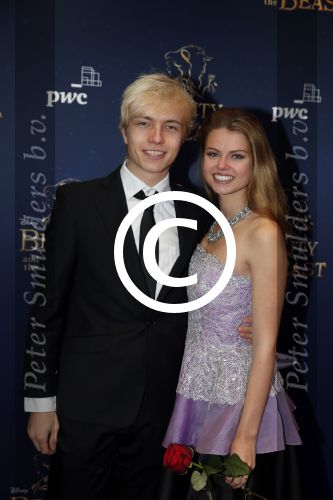 Scheveningen 13 december 2015
Premiere Beauty & the beast in het circustheater.
zanger zomaar met vriendin