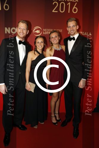 Amsterdam 21 december 2016
Sportman en sportvrouw van het jaar verkiezing tijdens het sportgala in de RAI.
Alexander Brouwer en Robert Meeuwsen (R) met partners