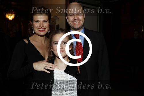 Amsterdam 22 december 2016
Premiere wereld kerstcircus in Carre. Anouk v Nes met vriend en zijn dochter