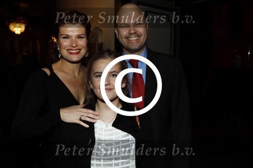 Amsterdam 22 december 2016
Premiere wereld kerstcircus in Carre. Anouk v Nes met vriend en zijn dochter
