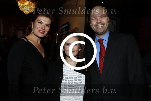 Amsterdam 22 december 2016
Premiere wereld kerstcircus in Carre. Anouk v Nes met vriend en zijn dochter