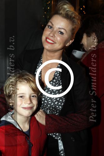 Amsterdam 22 december 2016
Premiere wereld kerstcircus in Carre. Bridget Maasland met zoon Mees en vrienden