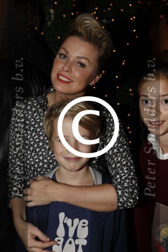 Amsterdam 22 december 2016
Premiere wereld kerstcircus in Carre. Bridget Maasland met zoon Mees en vrienden