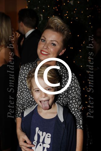 Amsterdam 22 december 2016
Premiere wereld kerstcircus in Carre. Bridget Maasland met zoon Mees en vrienden