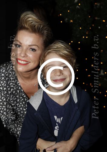 Amsterdam 22 december 2016
Premiere wereld kerstcircus in Carre. Bridget Maasland met zoon Mees en vrienden