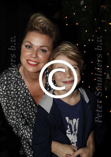 Amsterdam 22 december 2016
Premiere wereld kerstcircus in Carre. Bridget Maasland met zoon Mees en vrienden