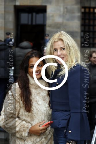 Amsterdam 15 december 2016  
Uitreiking prins Claus prijzen met aanwezig Koning Willem Alexander Koningin Maxima Prinses Beatrix Prinses Laurentien en Prinses Mabel. Vindt plaats in paleis op de dam. danielle Jansen met een vriendin