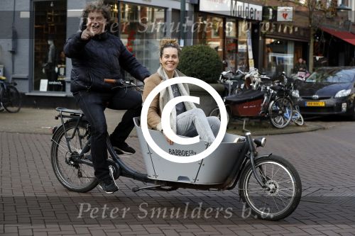 Amsterdam 19 december 2016
Dirk Zeelenberg en zijn vrouw Suus samen in de bakfiets in amsterdam zuid.