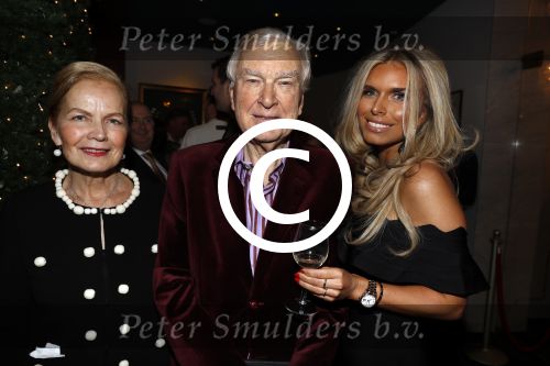 Amsterdam 22 december 2016
Premiere wereld kerstcircus in Carre. Elisa v d Meyden met haar vader Henk en moeder Monica Strotman