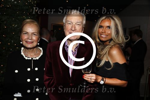 Amsterdam 22 december 2016
Premiere wereld kerstcircus in Carre. Elisa v d Meyden met haar vader Henk en moeder Monica Strotman