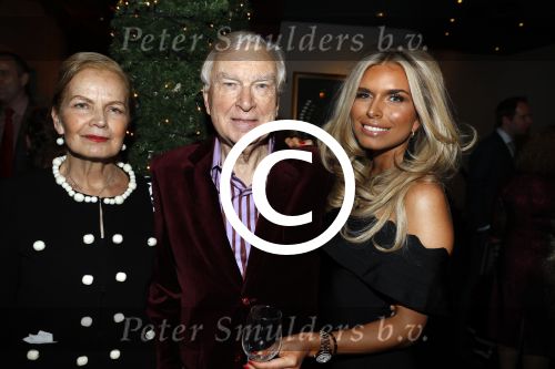 Amsterdam 22 december 2016
Premiere wereld kerstcircus in Carre. Elisa v d Meyden met haar vader Henk en moeder Monica Strotman