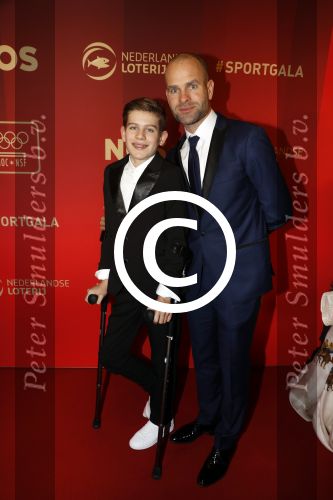 Amsterdam 21 december 2016
Sportman en sportvrouw van het jaar verkiezing tijdens het sportgala in de RAI.
Erben Wennemars met zijn zoon