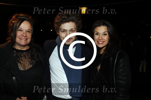 Amsterdam 22 december 2016
Premiere wereld kerstcircus in Carre. Holly Brood met moeder Sandra en Soy KROON