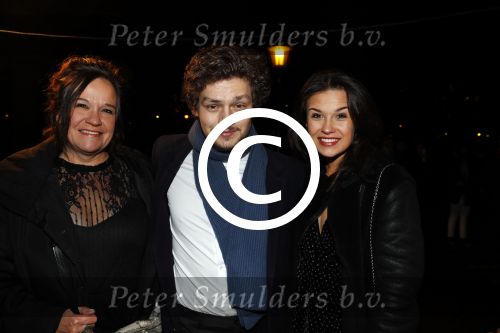 Amsterdam 22 december 2016
Premiere wereld kerstcircus in Carre. Holly Brood met moeder Sandra en Soy KROON