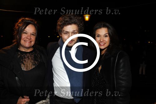 Amsterdam 22 december 2016
Premiere wereld kerstcircus in Carre. Holly Brood met moeder Sandra en Soy KROON