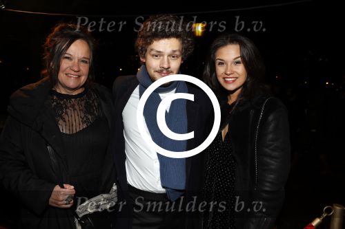 Amsterdam 22 december 2016
Premiere wereld kerstcircus in Carre. Holly Brood met moeder Sandra en Soy KROON