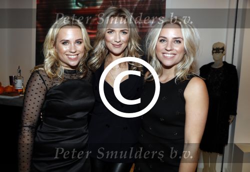 Amsterdam 15 december 2016 
Presentatie sieradenlijn Vedder en Vedder ( Anne en Esther) bij Velvet op de cornelis schuytstraat. Laurien Verstraten
