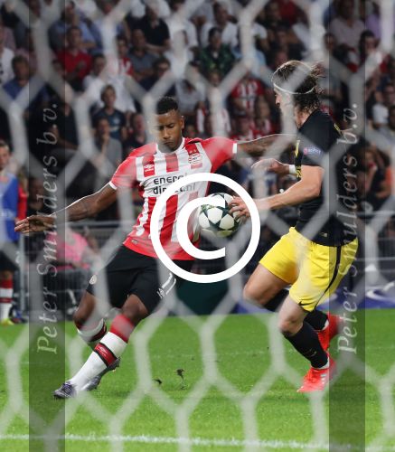 Eindhoven, 13 September 2016
PSV-Atletico Madrid, eindstand 0-1 
Eerste wedstrijd voorronde CL Seizoen 2016-2017
Luciano Narsingh en Filipe Luis Kasmirski in duel