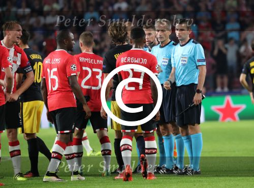 Eindhoven, 13 September 2016
PSV-Atletico Madrid, eindstand 0-1 
Eerste wedstrijd voorronde CL Seizoen 2016-2017
Martin Atkinson