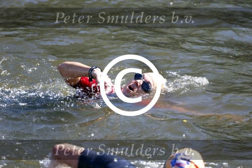 Amsterdam 9 september 2012
Maxima doet mee met de Amsterdam City swim door de grachten van Amsterdam. Prins Willem Alexander en hun dochters prinses Amalia Alexia en Ariane wachten haar an de finisch op de keizersgracht op.
Peter Smulders bv