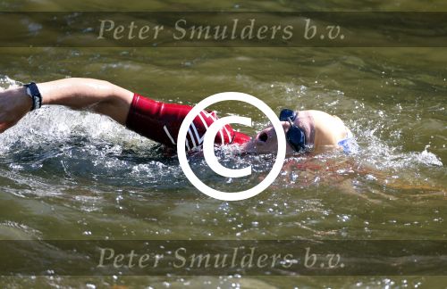 Amsterdam 9 september 2012
Maxima doet mee met de Amsterdam City swim door de grachten van Amsterdam. Prins Willem Alexander en hun dochters prinses Amalia Alexia en Ariane wachten haar an de finisch op de keizersgracht op.
Peter Smulders bv