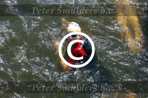 Amsterdam 9 september 2012
Maxima doet mee met de Amsterdam City swim door de grachten van Amsterdam. Prins Willem Alexander en hun dochters prinses Amalia Alexia en Ariane wachten haar an de finisch op de keizersgracht op.
Peter Smulders bv
