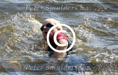 Amsterdam 9 september 2012
Maxima doet mee met de Amsterdam City swim door de grachten van Amsterdam. Prins Willem Alexander en hun dochters prinses Amalia Alexia en Ariane wachten haar an de finisch op de keizersgracht op.
Peter Smulders bv