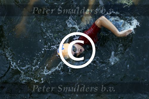 Amsterdam 9 september 2012
Maxima doet mee met de Amsterdam City swim door de grachten van Amsterdam. Prins Willem Alexander en hun dochters prinses Amalia Alexia en Ariane wachten haar an de finisch op de keizersgracht op.
Peter Smulders bv