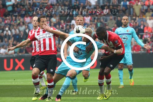 Eindhoven, 18 September 2016 PSV-Feyenoord, eindstand 0-1 Kompetitie Seizoen 2016-2017.
Nicolai Jorgensen in duel met Andres Guardado en Nicolas Isimat-Mirin