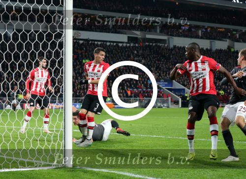 Eindhoven, 1 November 2016
4e wedstrijd voorronde Champions Leaugue seizoen 2016/2017
PSV-Bayern Munchen, eindstand 1-2
Nicolas Isimat-Mirin in duel met Thomas Muller