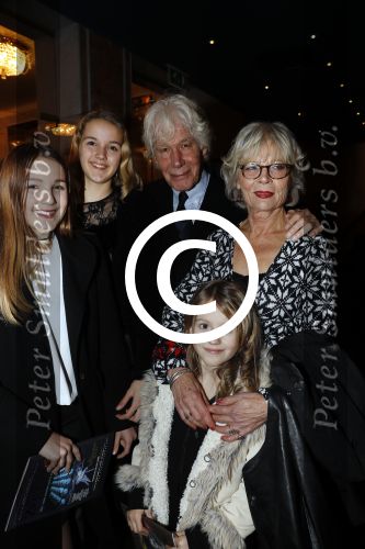 Amsterdam 22 december 2016
Premiere wereld kerstcircus in Carre. paul v Vliet met vrouw en kleinkinderen