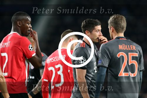 Eindhoven, 1 November 2016
4e wedstrijd voorronde Champions Leaugue seizoen 2016/2017
PSV-Bayern Munchen, eindstand 1-2
Robert Lewandowski in gesprek met Thomas Muller