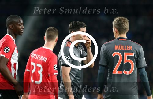 Eindhoven, 1 November 2016
4e wedstrijd voorronde Champions Leaugue seizoen 2016/2017
PSV-Bayern Munchen, eindstand 1-2
Robert Lewandowski in gesprek met Thomas Muller