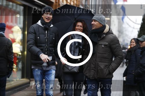 Amsterdam 7 januari 2016
Ruud Gullit met zijn vriendin Karin de Rooij en haar zoon op de pc hooftstraat