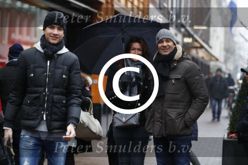 Amsterdam 7 januari 2016
Ruud Gullit met zijn vriendin Karin de Rooij en haar zoon op de pc hooftstraat