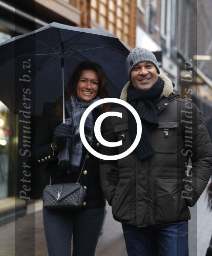 Amsterdam 7 januari 2016
Ruud Gullit met zijn vriendin Karin de Rooij en haar zoon op de pc hooftstraat