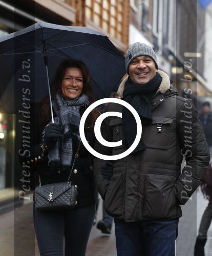 Amsterdam 7 januari 2016
Ruud Gullit met zijn vriendin Karin de Rooij en haar zoon op de pc hooftstraat