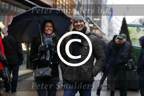 Amsterdam 7 januari 2016
Ruud Gullit met zijn vriendin Karin de Rooij en haar zoon op de pc hooftstraat