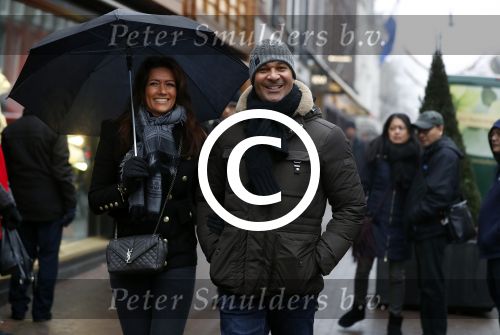 Amsterdam 7 januari 2016
Ruud Gullit met zijn vriendin Karin de Rooij en haar zoon op de pc hooftstraat