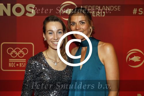 Amsterdam 21 december 2016
Sportman en sportvrouw van het jaar verkiezing tijdens het sportgala in de RAI.
Sanne Voets (L) en Vriendin