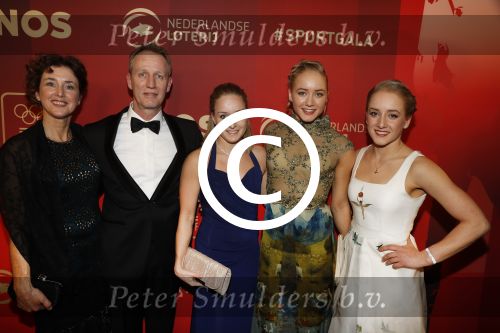 Amsterdam 21 december 2016
Sportman en sportvrouw van het jaar verkiezing tijdens het sportgala in de RAI. Lieke Sanne Vincent en moeder Gemma Wevers zijn aanwezig als Sanne sportvrouw van het jaar wordt