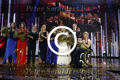 Amsterdam 21 december 2016
Sportman en sportvrouw van het jaar verkiezing tijdens het sportgala in de RAI.
 De winnaars op het podium, met (VLNR) Ilse Paulis en Maaike Head, Jan Lammers, Liesette Bruinsma, Sanne Wevers, Vincent Wevers en Esther Vergeer