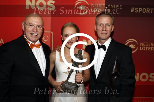 Amsterdam 21 december 2016
Sportman en sportvrouw van het jaar verkiezing tijdens het sportgala in de RAI. Lieke Sanne Vincent en moeder Gemma Wevers zijn aanwezig als Sanne sportvrouw van het jaar wordt. Met hans v Zetten