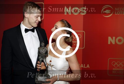 Amsterdam 21 december 2016
Sportman en sportvrouw van het jaar verkiezing tijdens het sportgala in de RAI. Lieke Sanne Vincent en moeder Gemma Wevers zijn aanwezig als Sanne sportvrouw van het jaar wordt Sanne met vriend Dennis