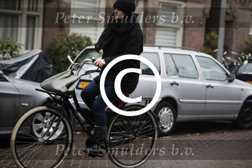Amsterdam 7 januari 2016
Susan Visser op de fiets in de kou