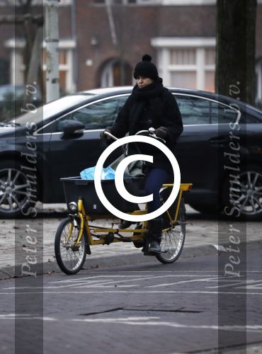 Amsterdam 20 december 2016
Susan Visser op haar bakfiets in Amsterdam